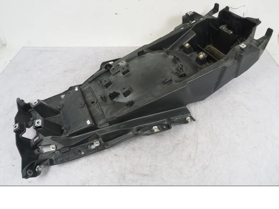 Kryt pod sedlem BMW