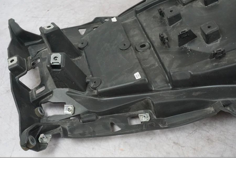 Kryt pod sedlem BMW