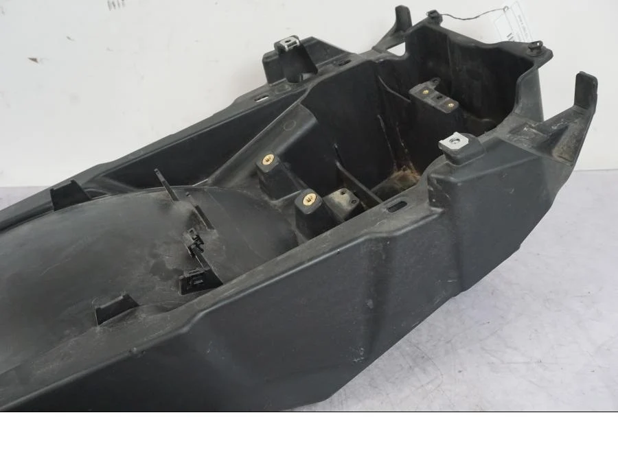 Kryt pod sedlem BMW