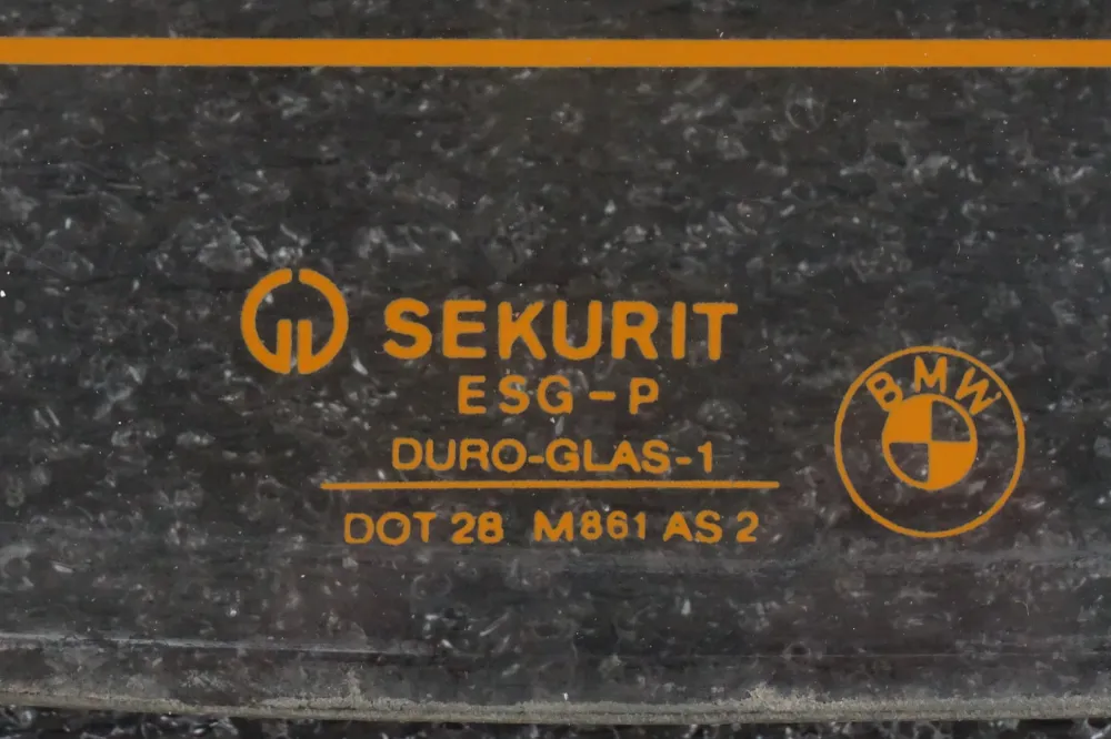 Sklo světlometu BMW