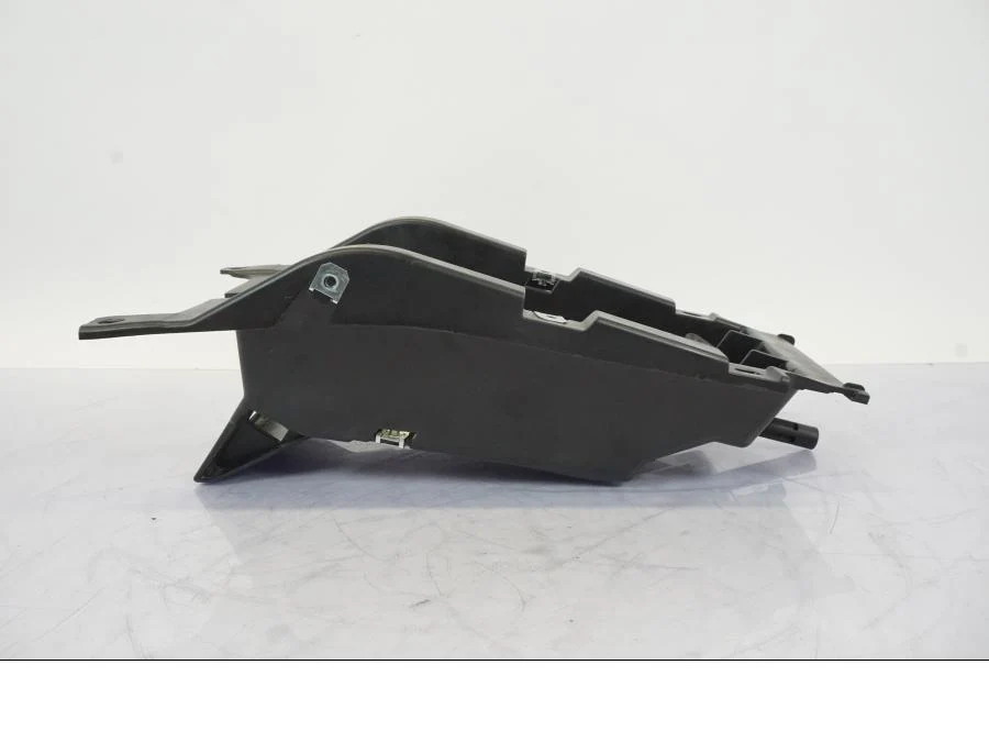 Spodní kryt pod sedlem BMW