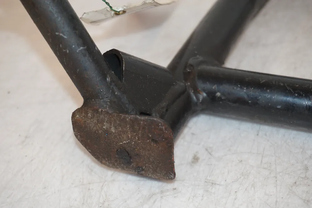 středový stojan BMW