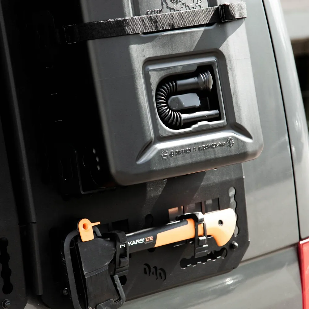 B-Ware: 040parts Benzinkanister 20L Schwarz im Totenkopf Design Kraftstoffkanister für Benzin Diesel und AdBlue Made Germany