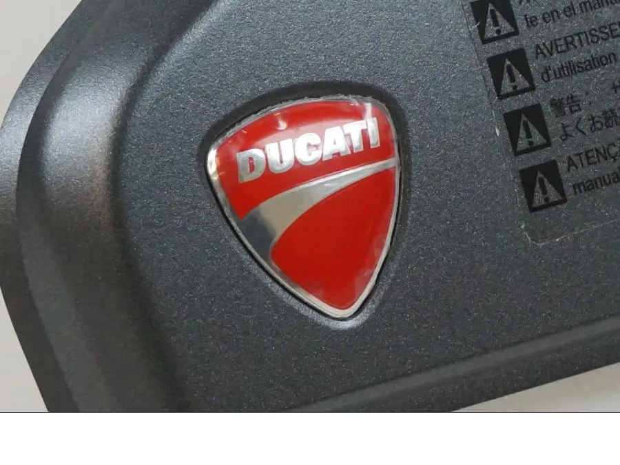dekor na brašnu Ducati