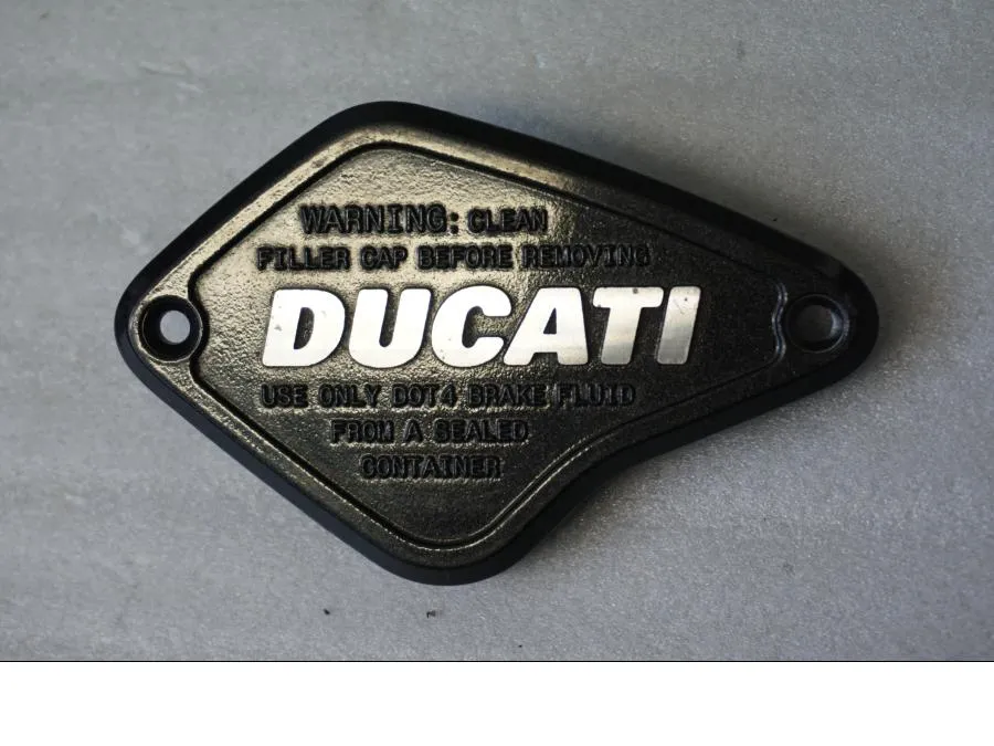 Nádržka brzdové kapaliny Ducati