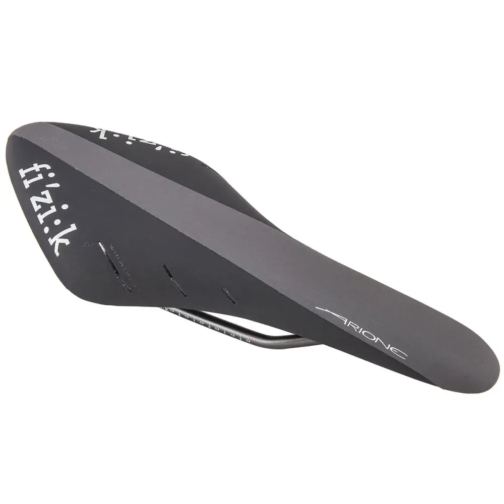 FIZIK ARIONE R3 REGULAR Sedlo Kium Rails Black