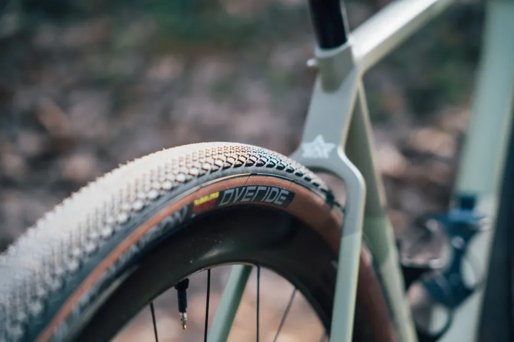 HUTCHINSON OVERIDE 700x40c Hardskin Tubeless Ready Beige pneumatika
