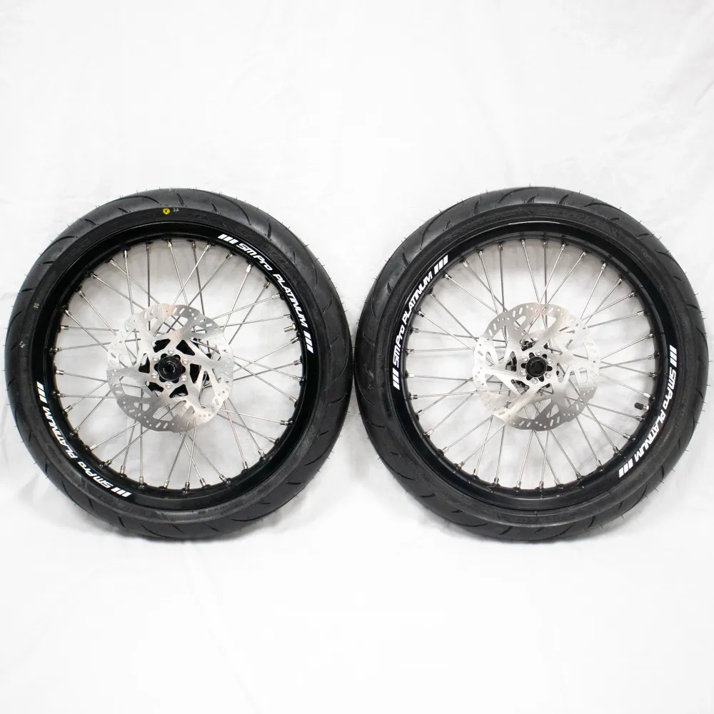 Kompletní 17palcová kola SM Pro s pneumatikami DUNLOP Supermoto pro Light Bee E Ride Pro SS