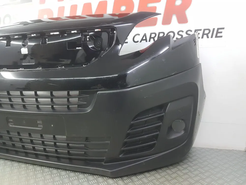 Přední nárazník Citroën Jumpy 3 / Peugeot Expert 3 použitý