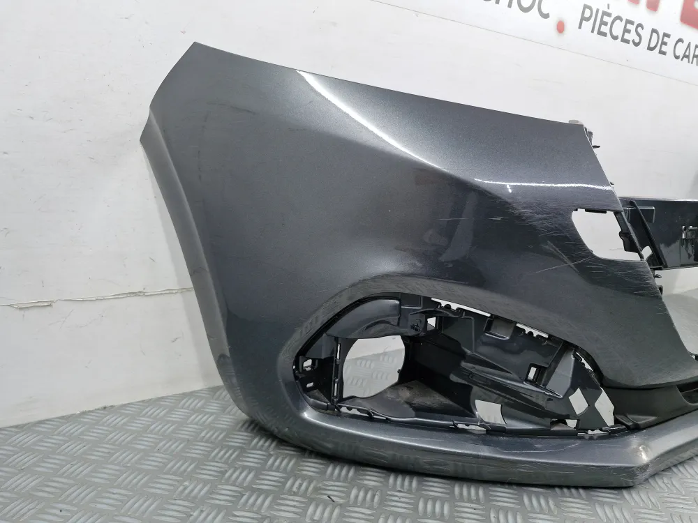 Přední nárazník Peugeot 208 fáze 2 Od 04/2015 použitý