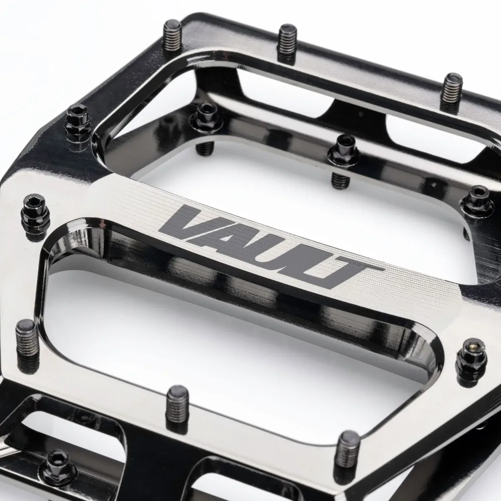 Ploché pedály DMR VAULT Chrome Black
