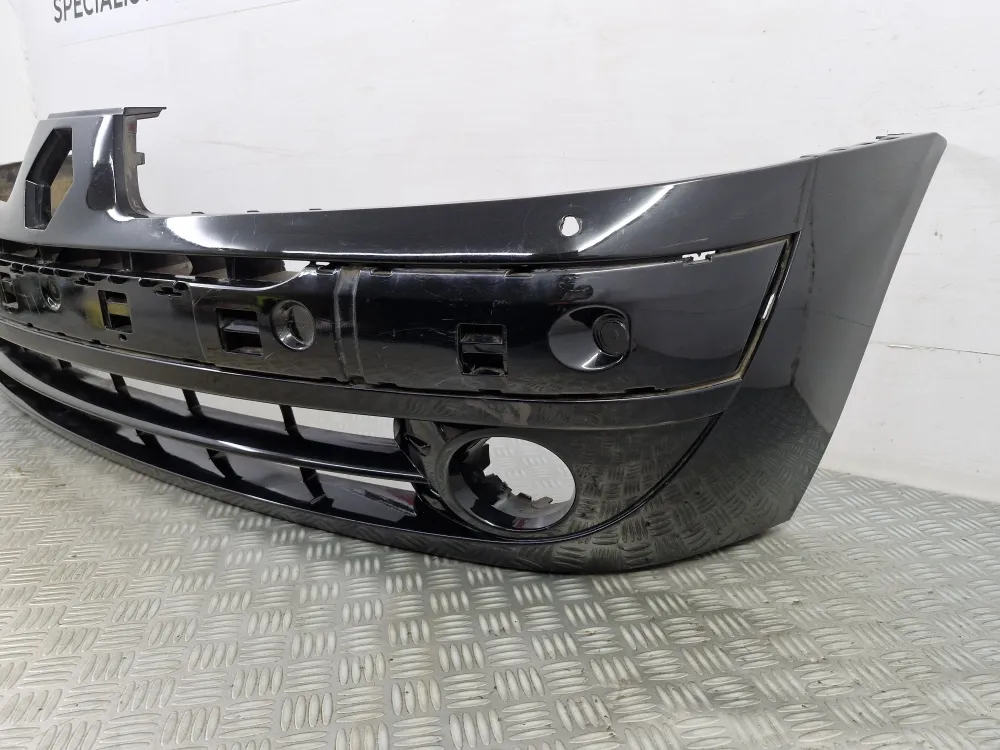 Přední nárazník pro Renault Clio 2 Fáze 2 (06/2001 - 07/2006) – Originální použitý díl