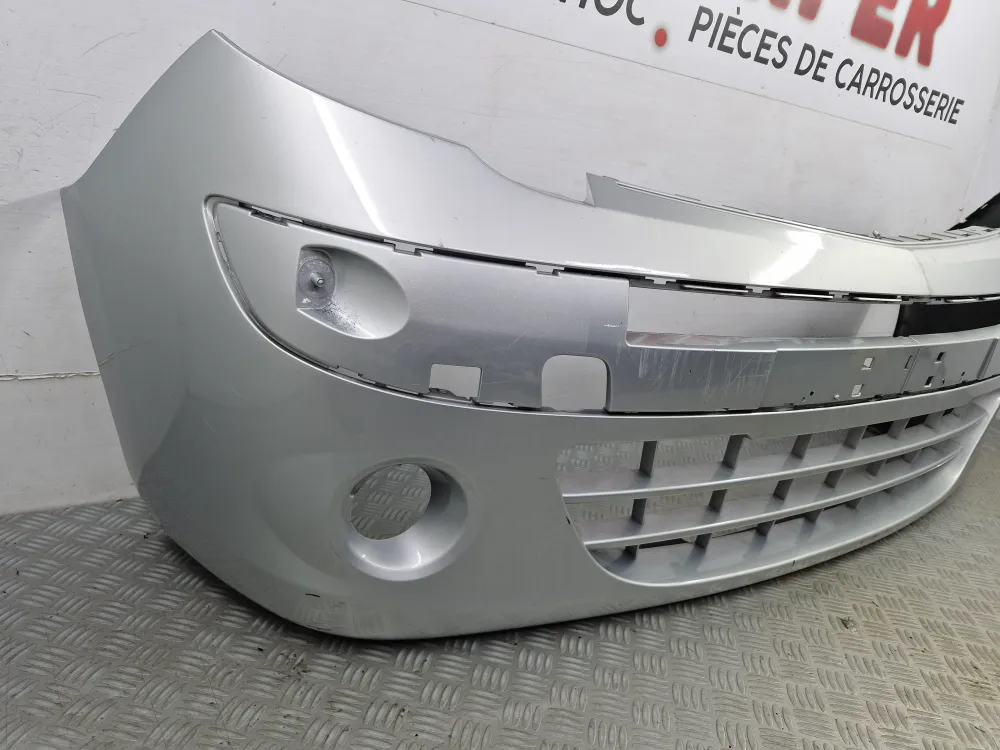 Přední nárazník Renault Kangoo 2 Fáze 1 originál z druhé ruky (2008–2013)