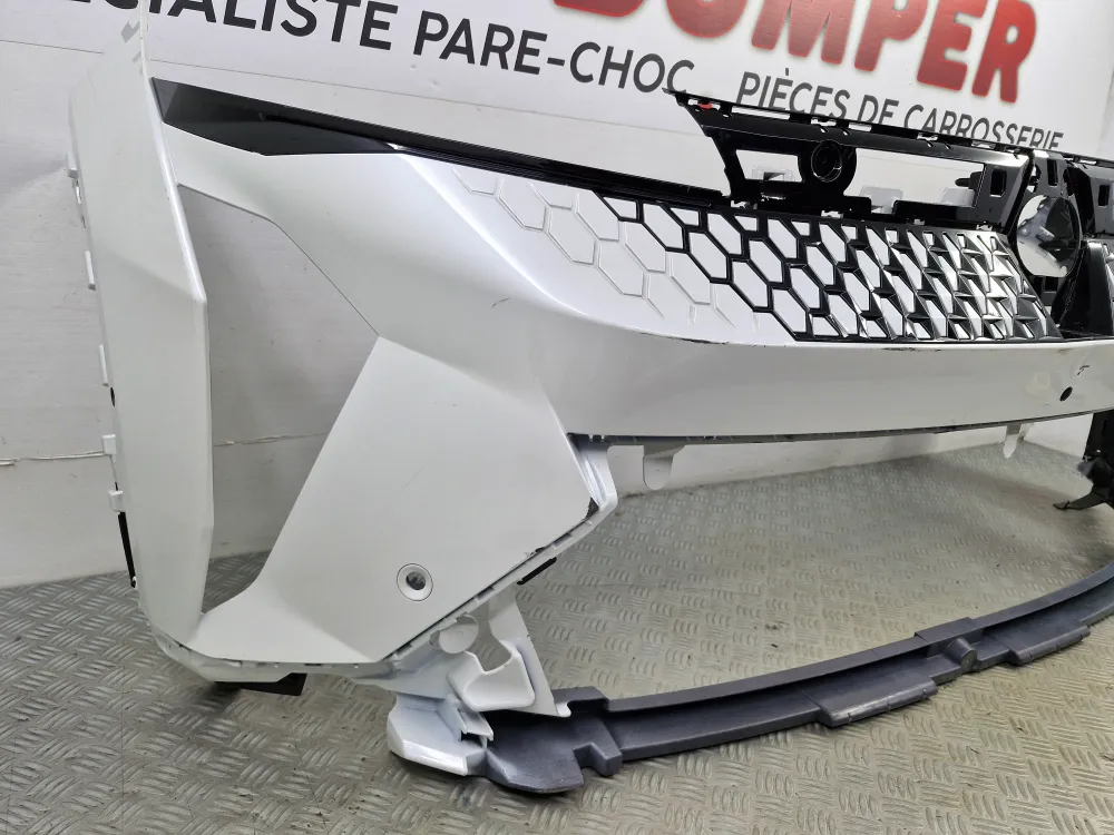 Přední nárazník Renault Scénic 5 (od 11/2023) – Originální použitý díl s radary