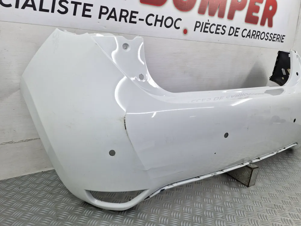 Zadní nárazník Renault Zoe bílý (10/2012+) s radarem – Originální použitý díl