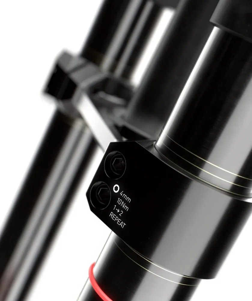 ROCKSHOX BOXXER ULTIMATE CHARGER 3 RC2 29" Os 20x110mm Boost Černá lesklá vidlice