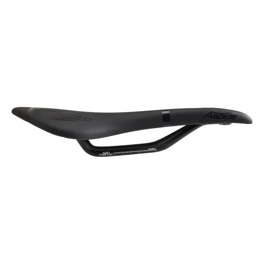 SAN MARCO ASPIDE DYNAMIC OPEN FIT WIDE Rails Sedlo Manganová černá
