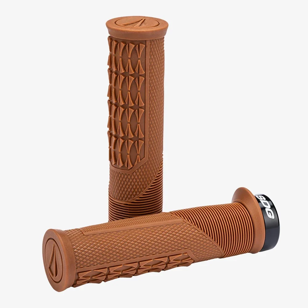 SDG OPEN CORE THRICE gripy 136 mm hnědé