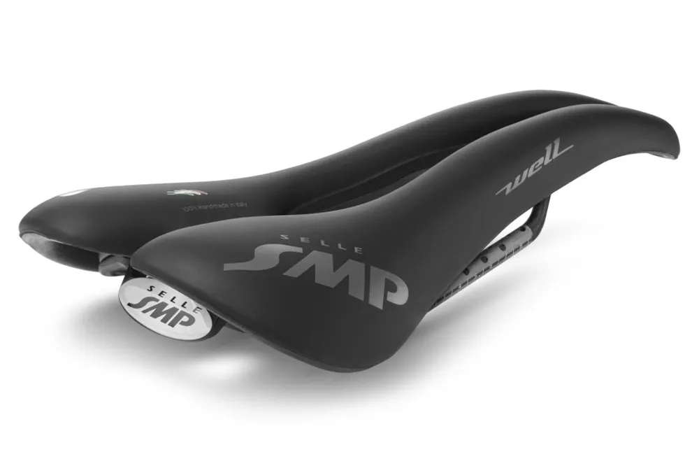 Sedlo SMP WELL šířka 144 mm karbonové lišty černé
