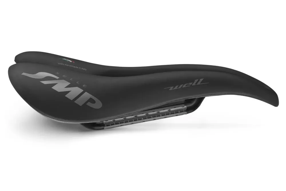 Sedlo SMP WELL šířka 144 mm karbonové lišty černé