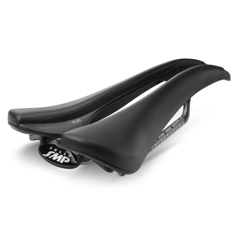 SMP EVO PLUS sedlo 140mm šířka Karbonové kolejnice černé