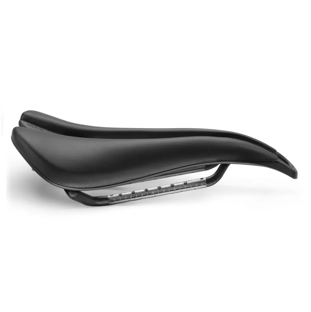SMP EVO PLUS sedlo 140mm šířka Karbonové kolejnice černé