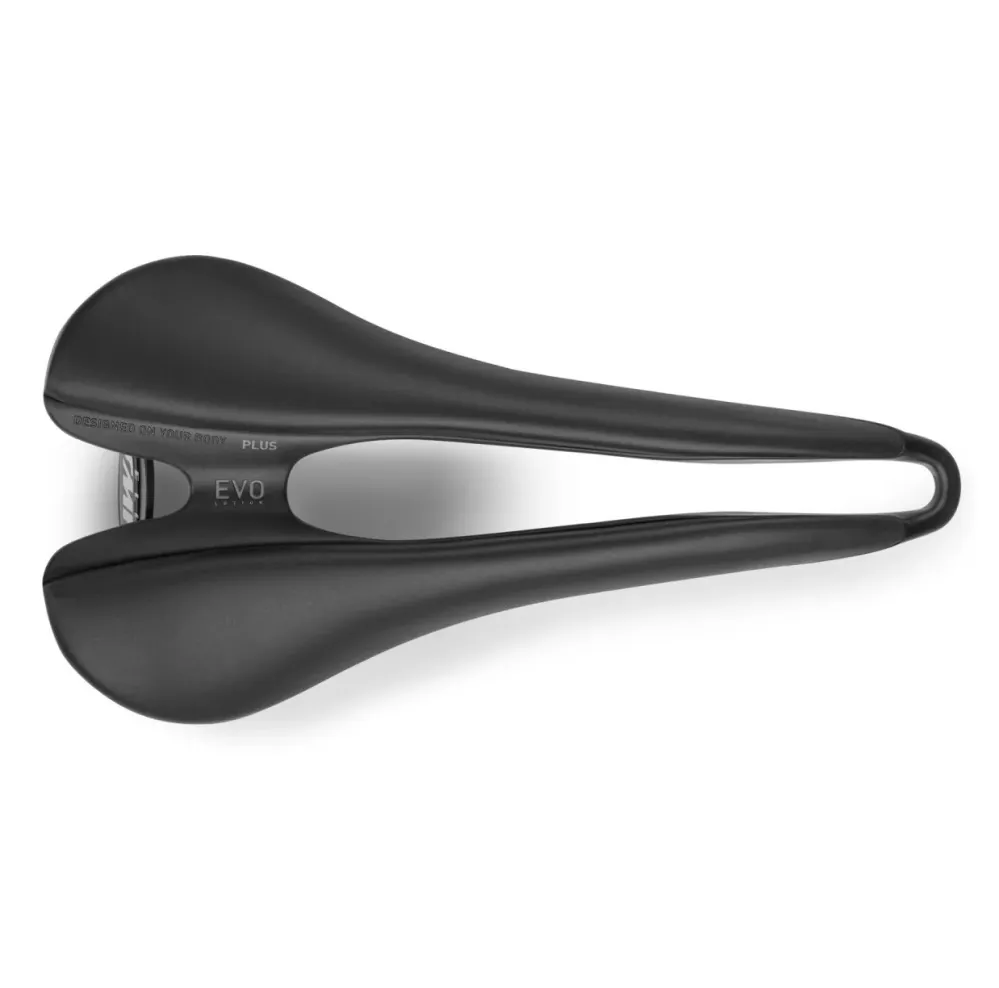 SMP EVO PLUS sedlo 140mm šířka Karbonové kolejnice černé