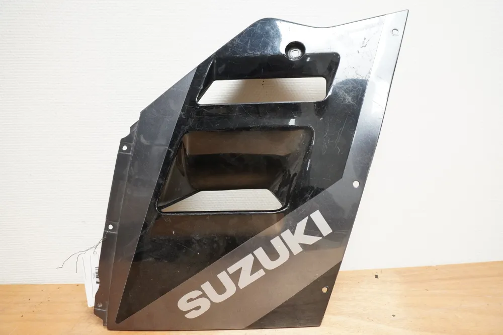 Boční kryt Suzuki