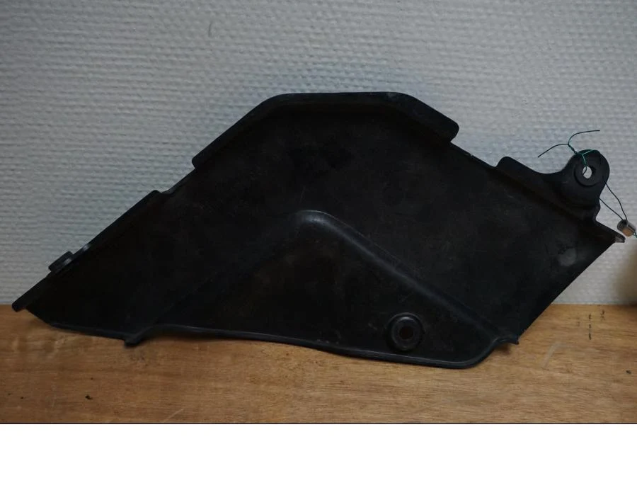 Boční panel Suzuki