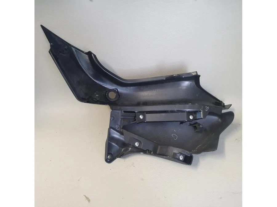 Boční panel Suzuki