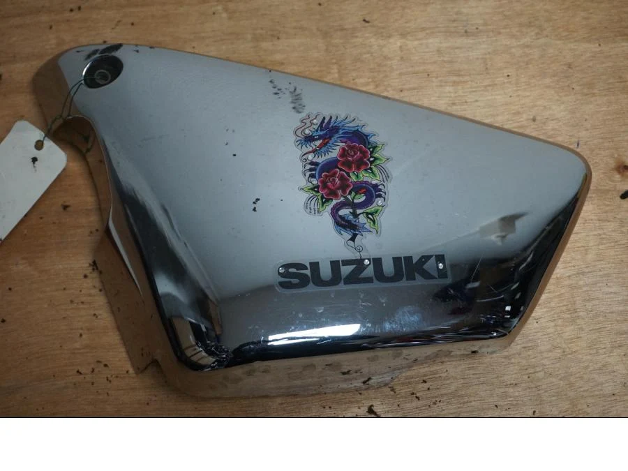 Boční panel Suzuki