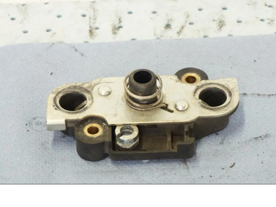 Mechanismus zámku sedla Suzuki