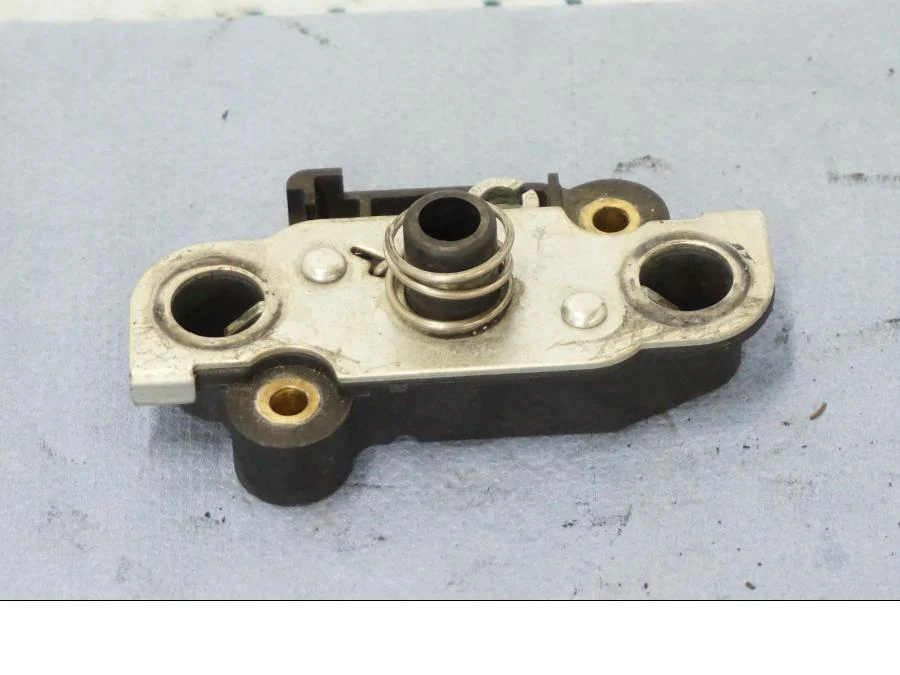 Mechanismus zámku sedla Suzuki