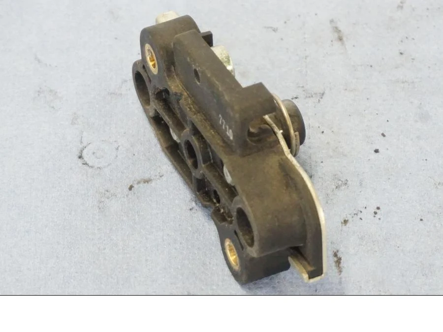 Mechanismus zámku sedla Suzuki