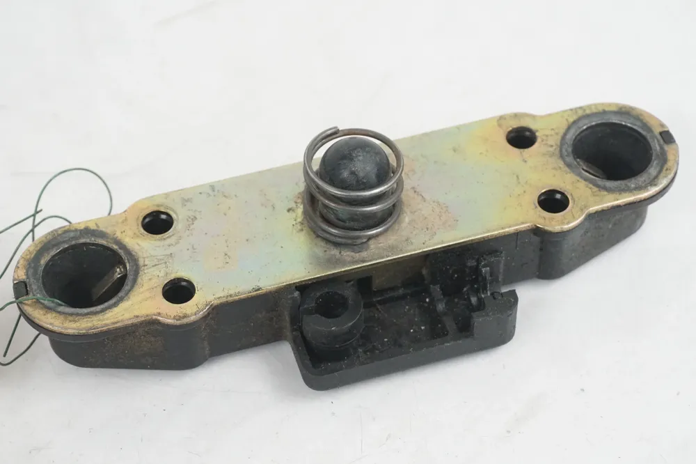 Mechanismus zámku sedla Suzuki
