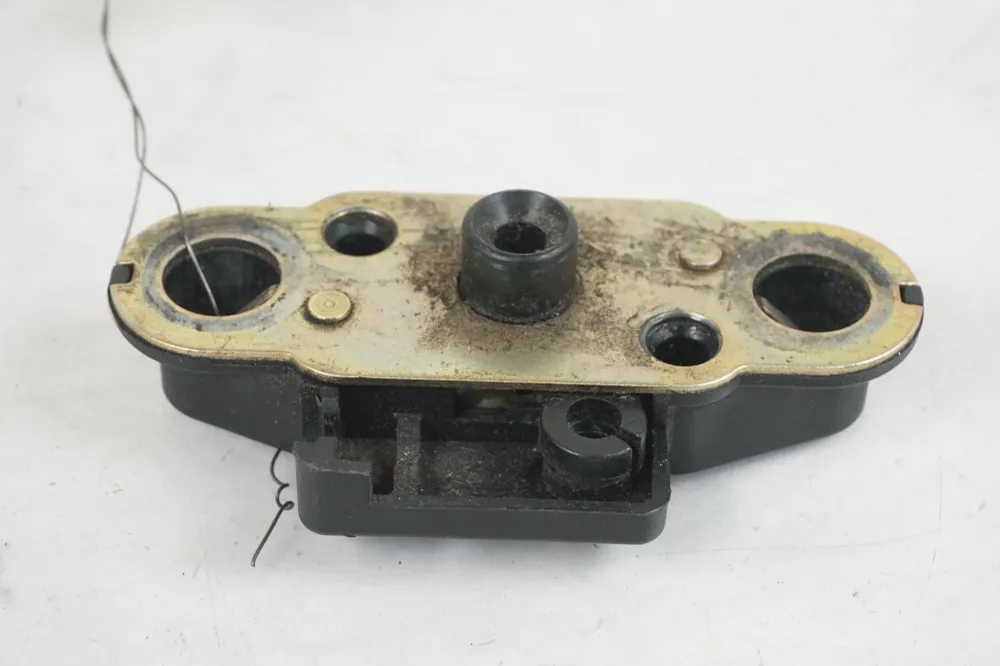 Mechanismus zámku sedla Suzuki