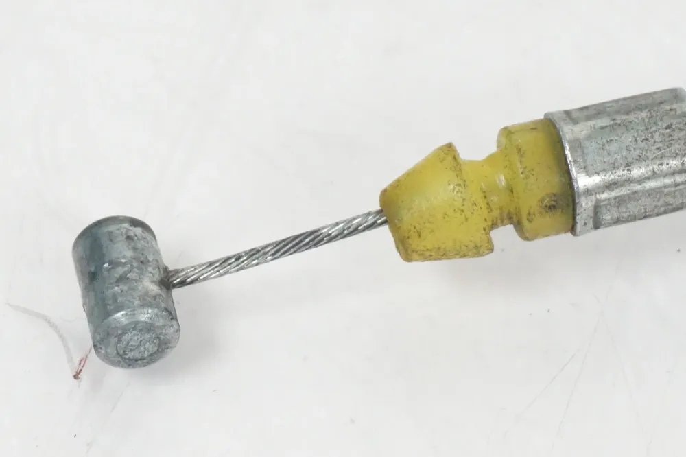 Mechanismus zámku sedla Suzuki