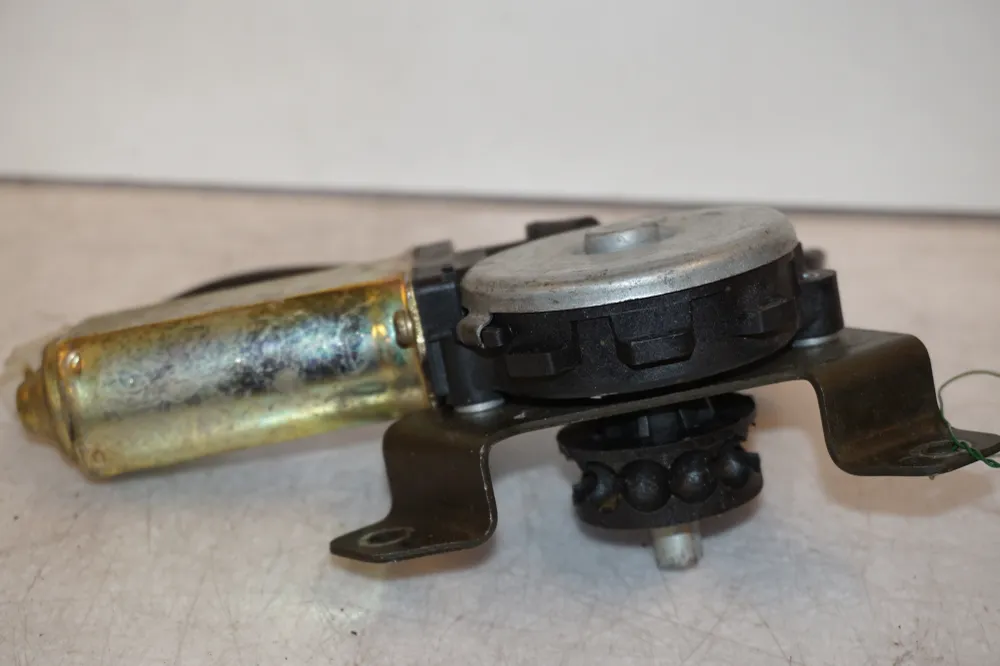 Motor čelního skla Suzuki