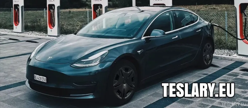 Tesla Model 3 18" UNIKÁTNÍ Kryty kol ve stylu Maybach S22