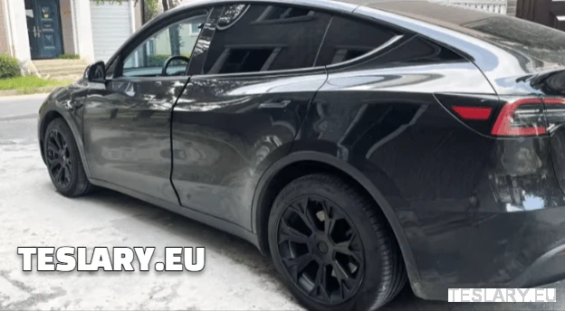 TESLA MODEL Y 19" UNIKÁTNÍ NÁBOJE KOL S4 S PLNÝM KRYTEM