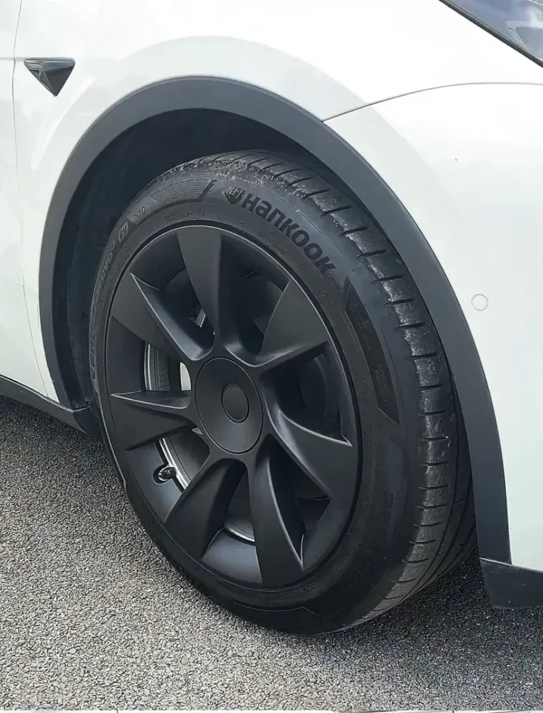 TESLA Y 19" PLNÉ SPORTOVNÍ POKLIPY KOLA - MATNĚ ČERNÉ