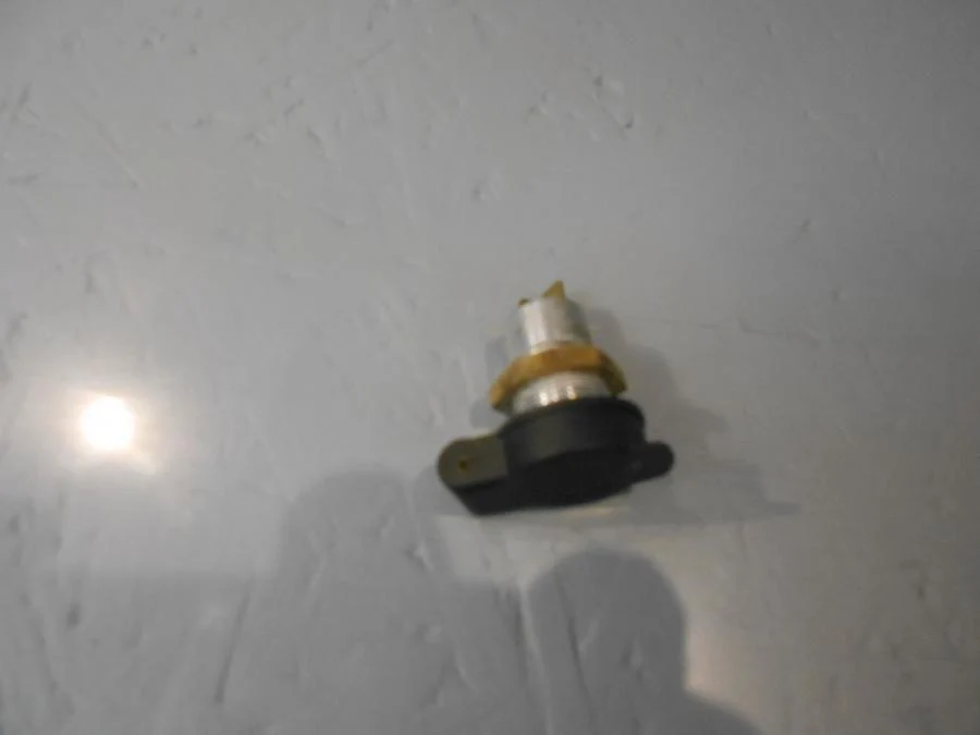 12V elektrická zásuvka Triumph