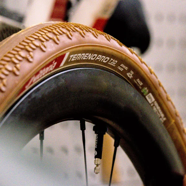 VITTORIA TERRENO PRO T10 Hardpack Gravel Race 700x45c Tubeless Ready Soft Brown pneumatika