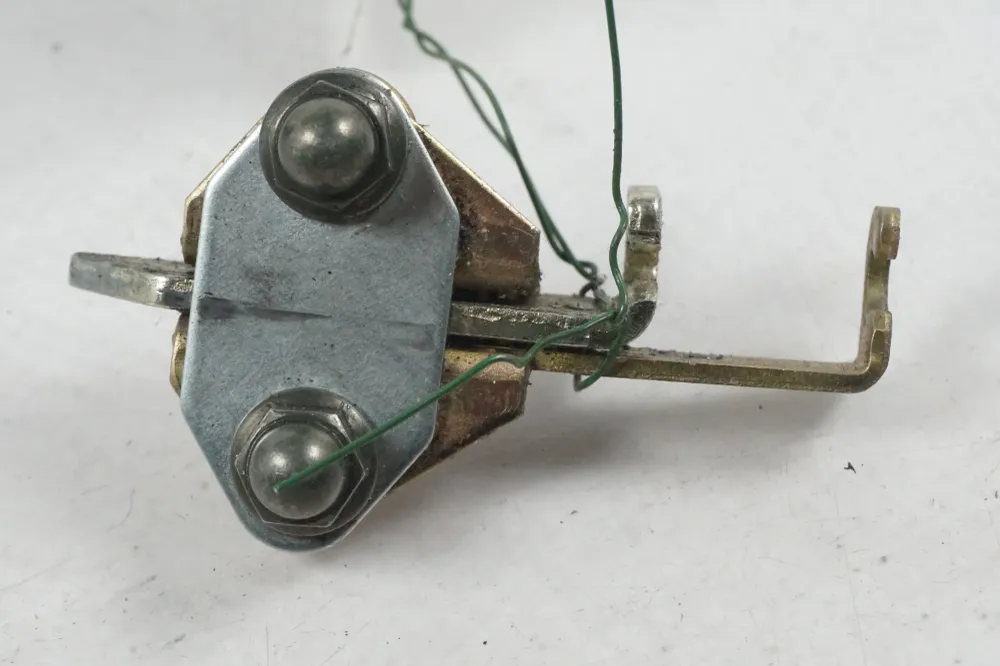 Mechanismus zámku sedla Yamaha