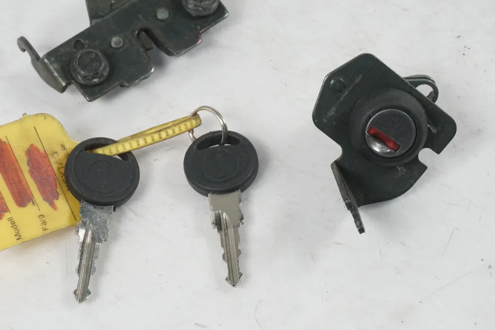 Mechanismus zámku sedla Yamaha