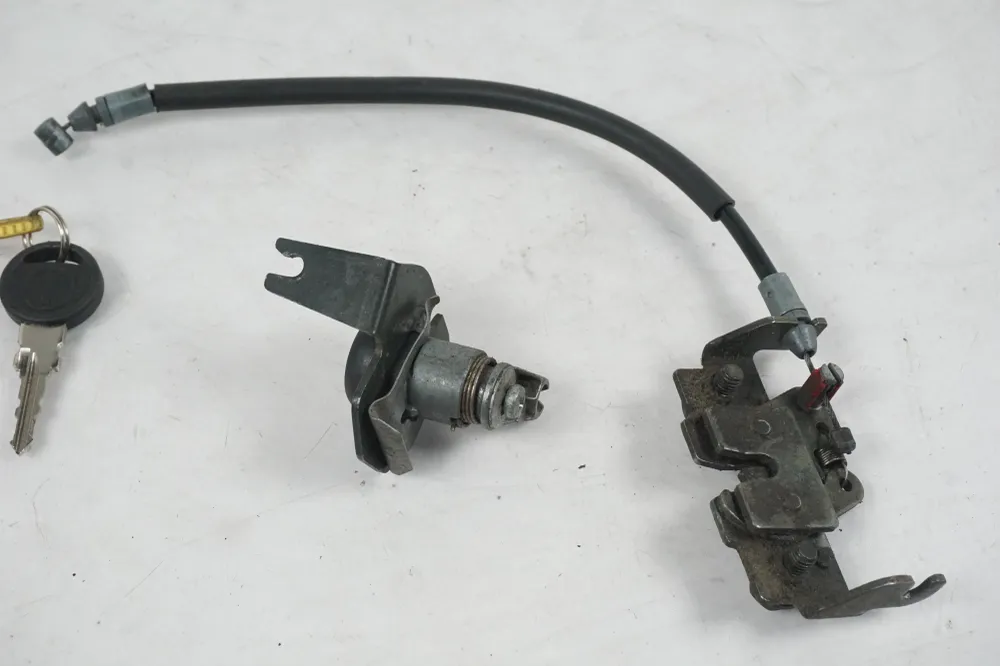 Mechanismus zámku sedla Yamaha