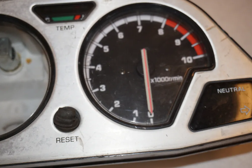 Otáčkoměr Yamaha