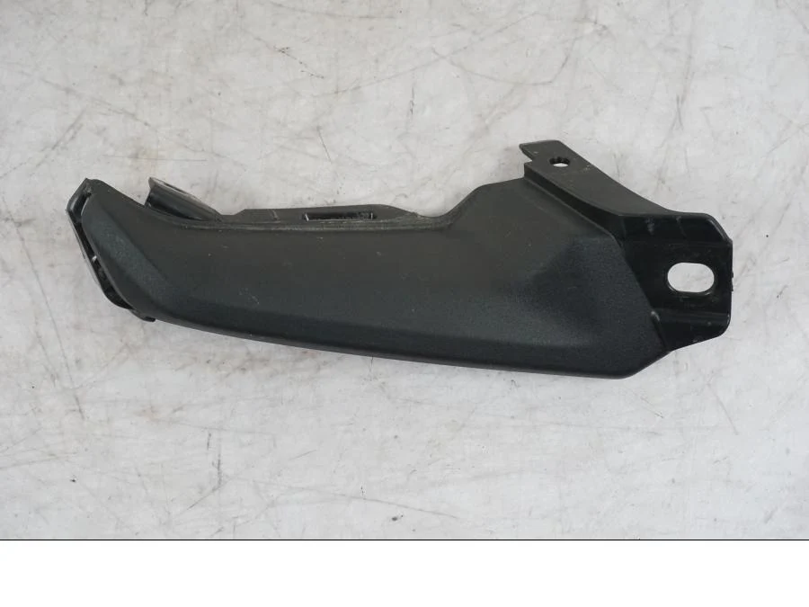 Vnitřní plast bočního krytu Yamaha
