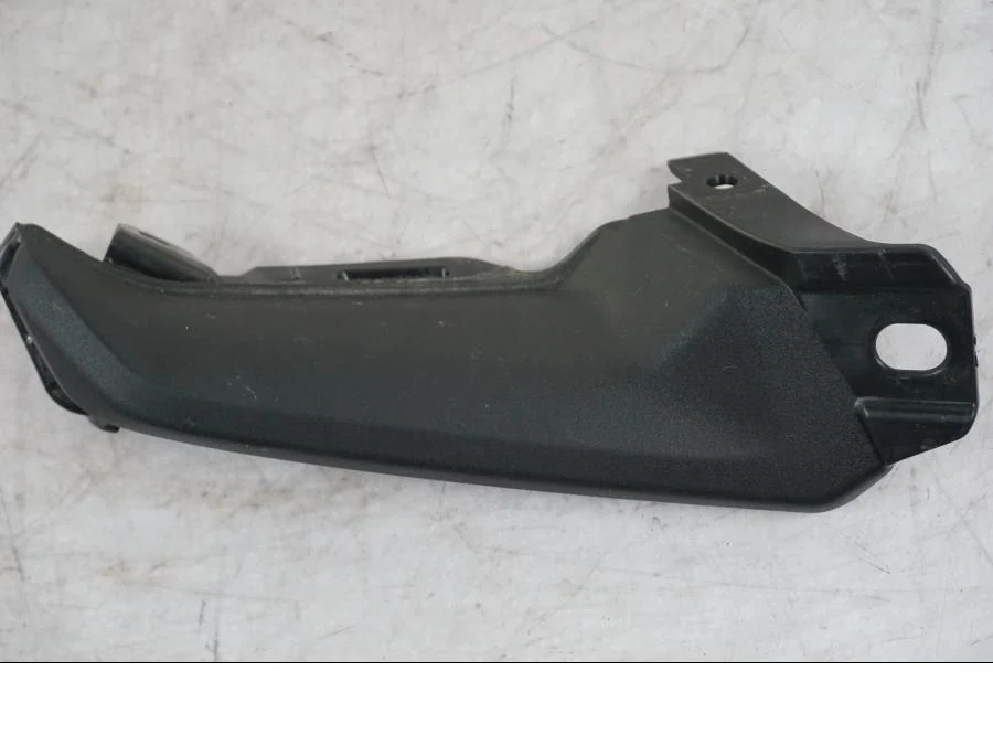 Vnitřní plast bočního krytu Yamaha